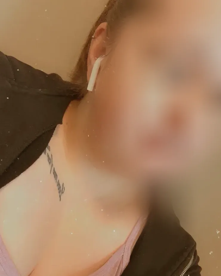Laura, 27