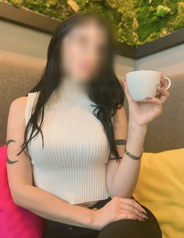 Lotta, 29