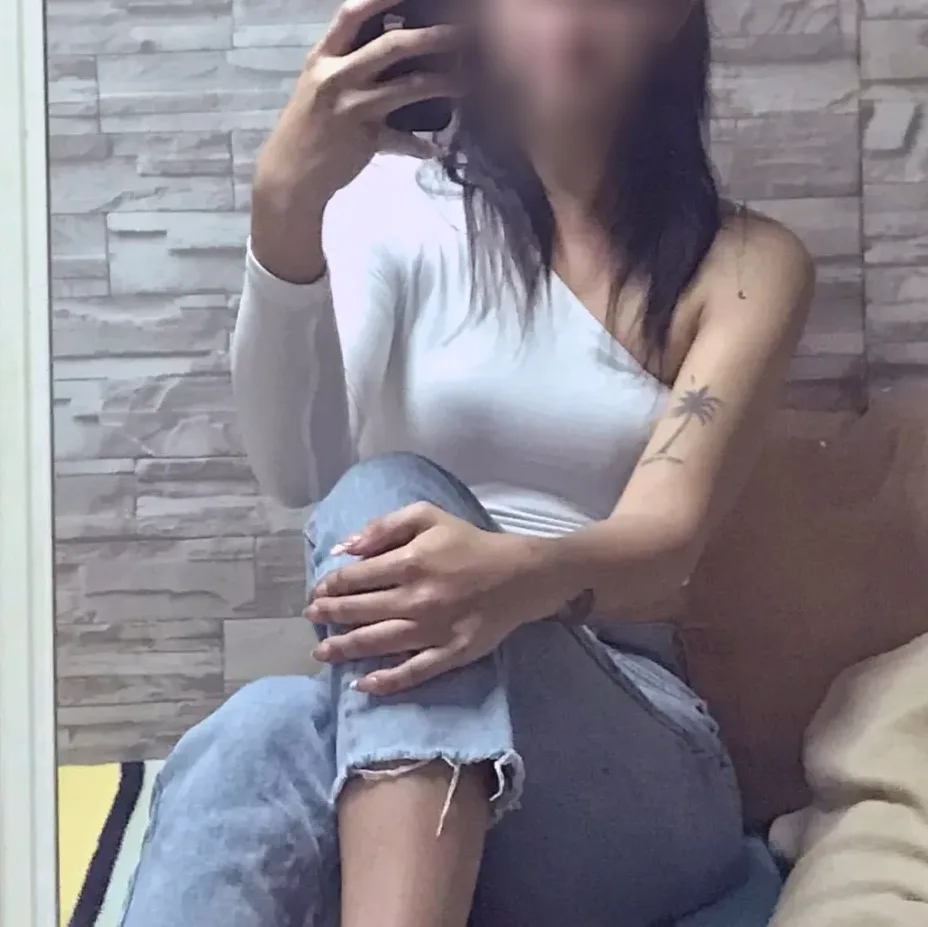 Melina, 32