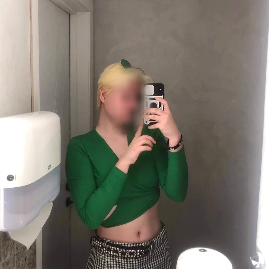 Nora, 20