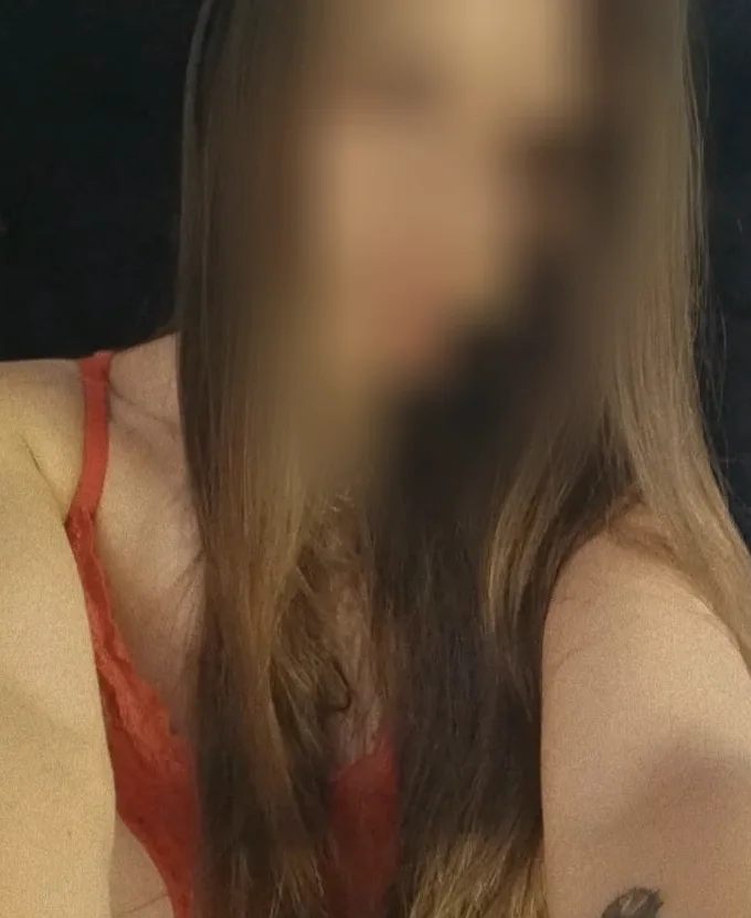 Özlem, 25