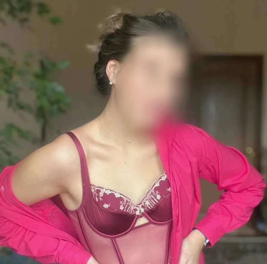 Selina, 24